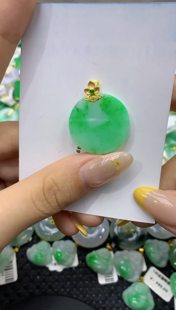 颈饰18K金镶嵌翡翠天然缅甸翡翠A货