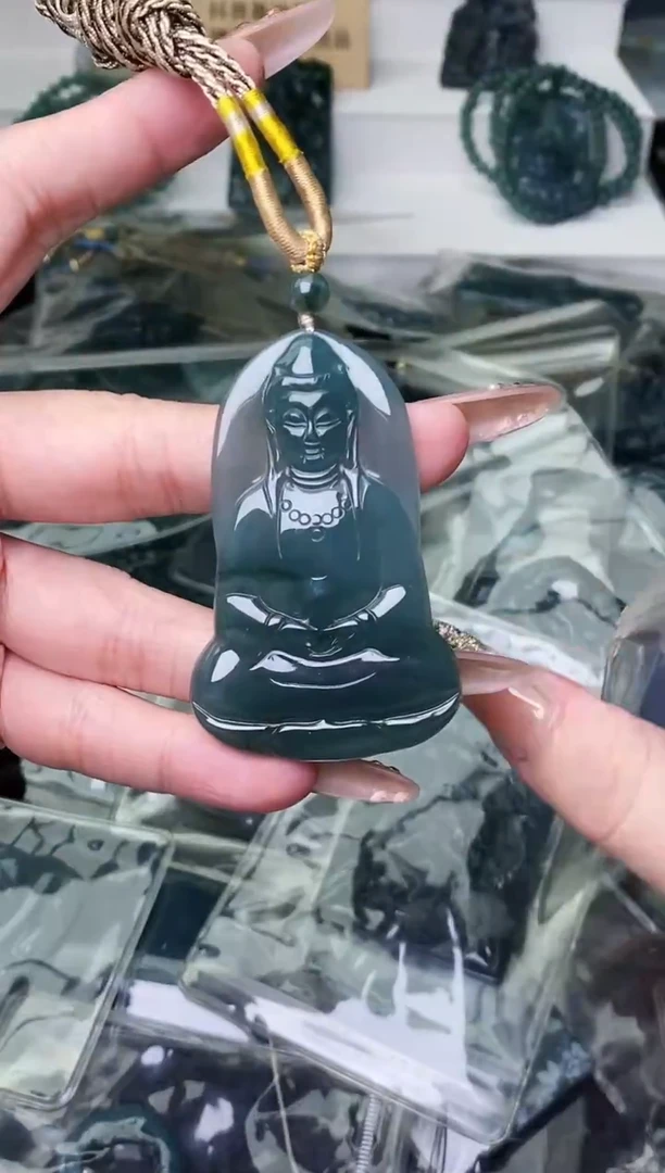 颈饰未镶嵌翡翠