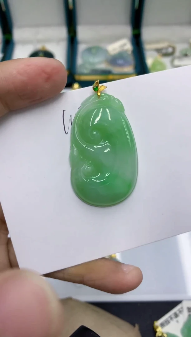 颈饰18K金镶嵌翡翠111111111