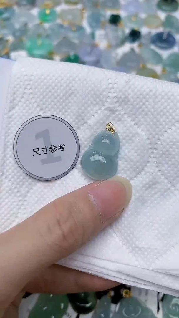 颈饰18K金镶嵌翡翠天然A货翡翠