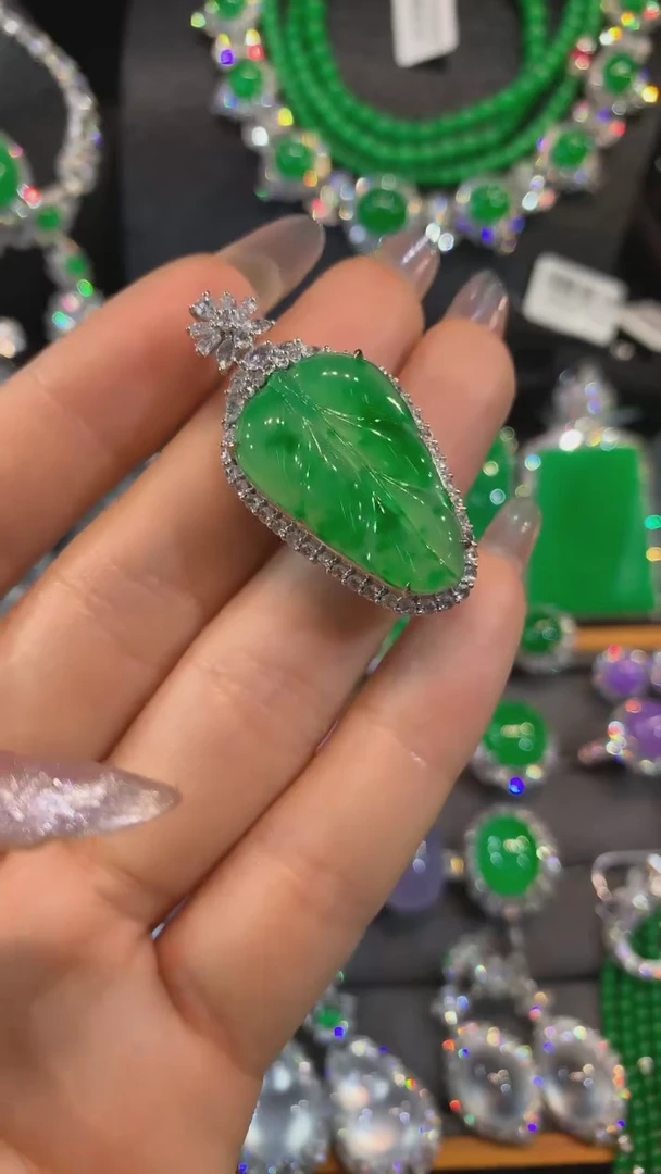 【闪购商品】翡翠吊坠(不含链)18K金镶嵌吊坠