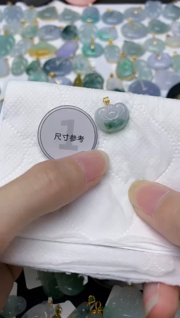 翡翠18K金镶嵌颈饰天然A货翡翠