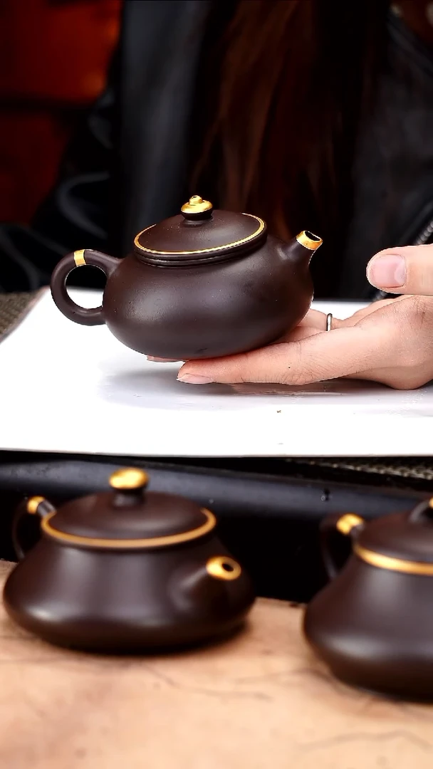 茶壶紫砂四号井茄皮紫泥描金寒江130cc