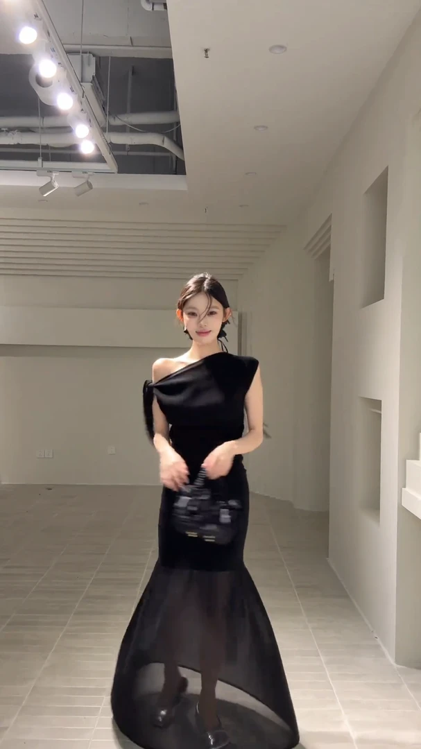 赫本风显瘦长裙女2025夏季法式高级感大方得体气质黑色薄纱连衣裙