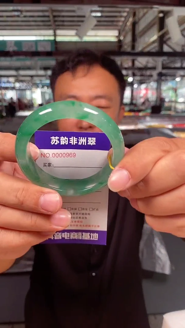 石英质玉（非洲翠）手镯未镶嵌54