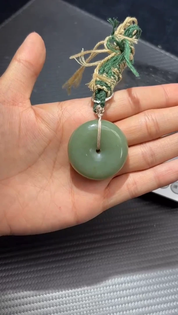 吊坠(不含链)未镶嵌和田玉且末微色差青白平安扣