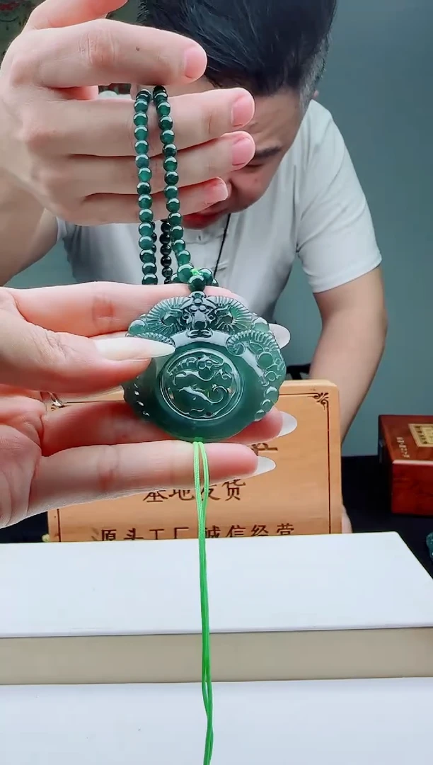 颈饰未镶嵌翡翠多样性发其一