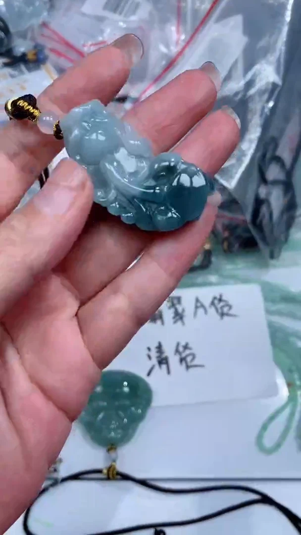 颈饰未镶嵌翡翠吊坠
