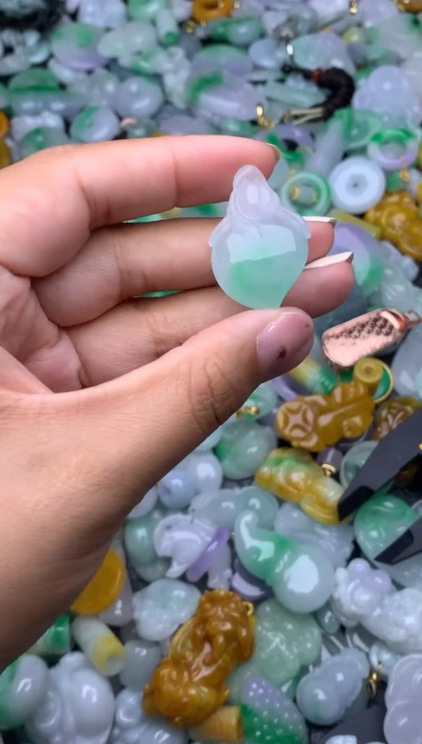 颈饰未镶嵌翡翠天然缅甸翡翠吊坠