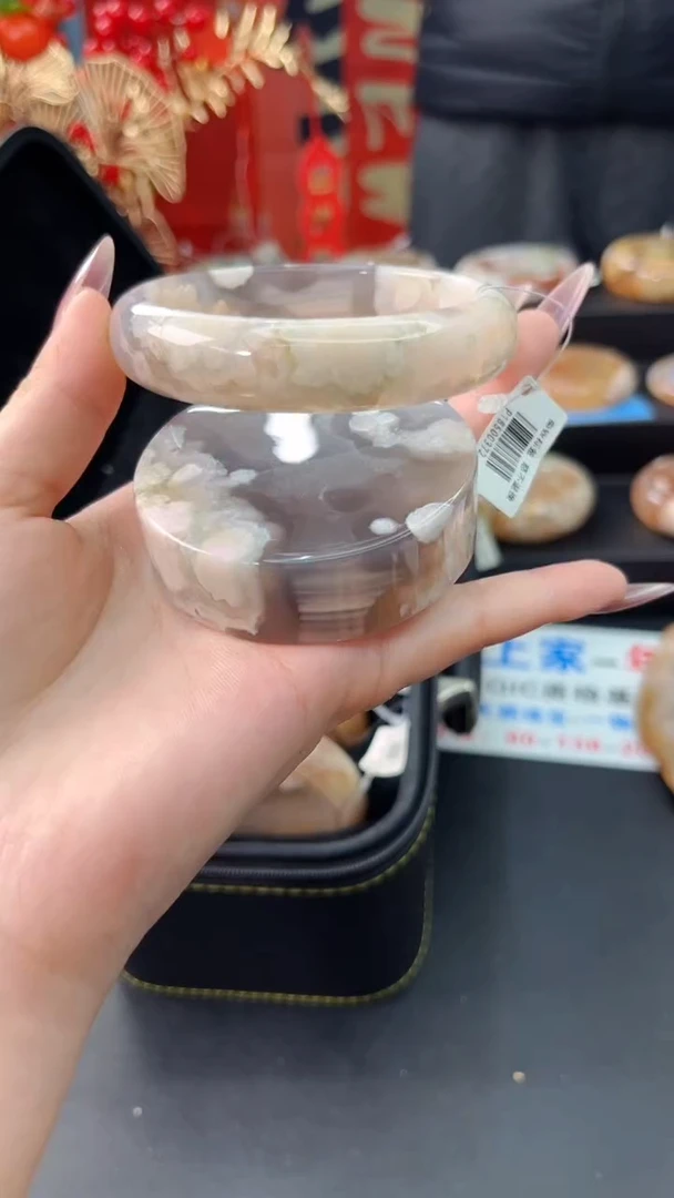 【闪购商品】石英质玉手镯未镶嵌赠送镯心（62圈口）