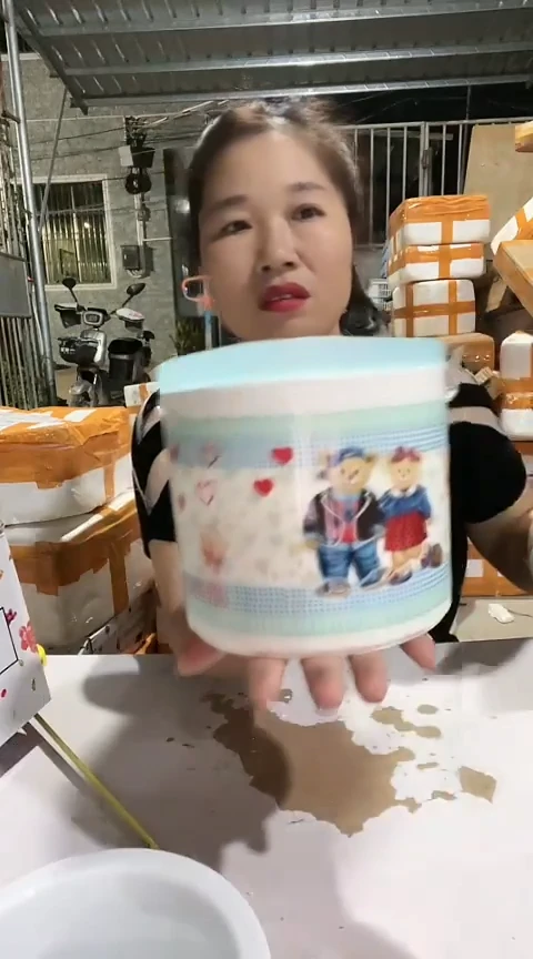 瑕疵维尼熊大圆罐子