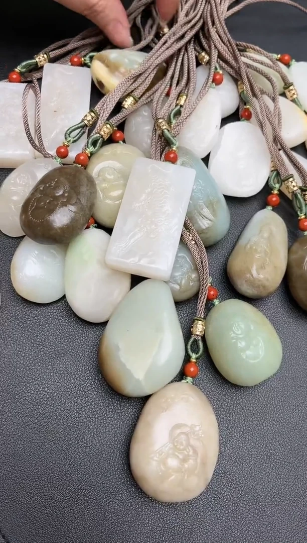 【闪购商品】和田玉吊坠(赠链)未镶嵌吊坠C-2多样性 发其一 瑕疵