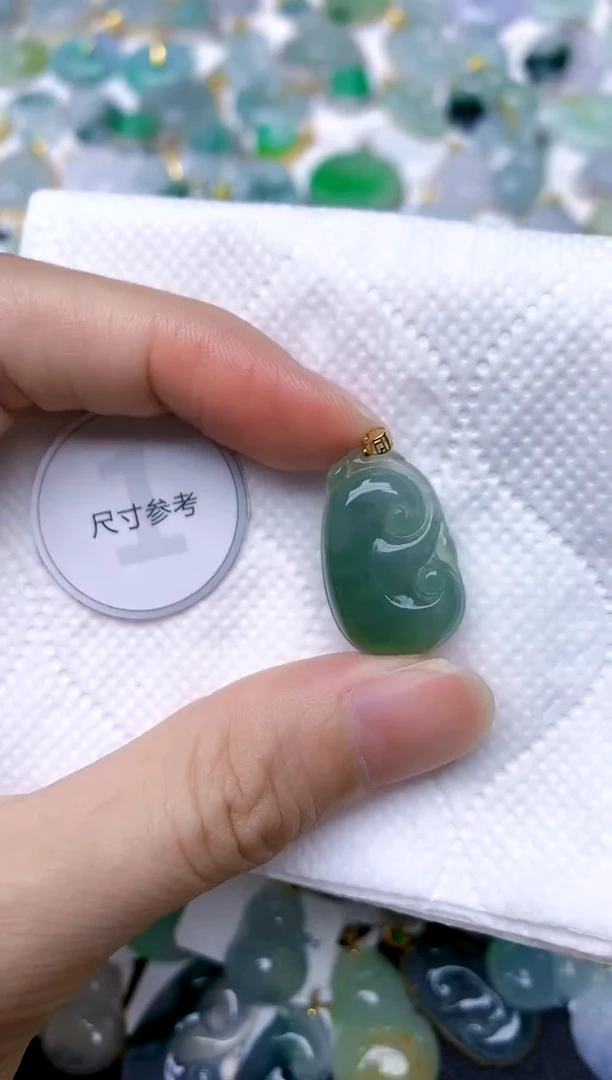 颈饰18K金镶嵌翡翠天然A货翡翠