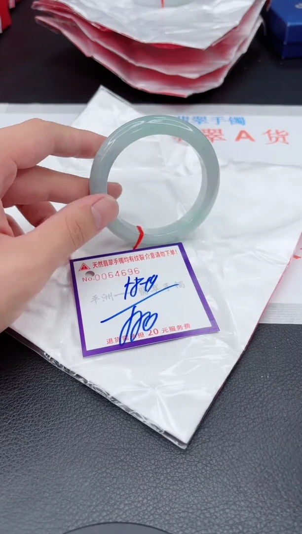 翡翠手镯未镶嵌1