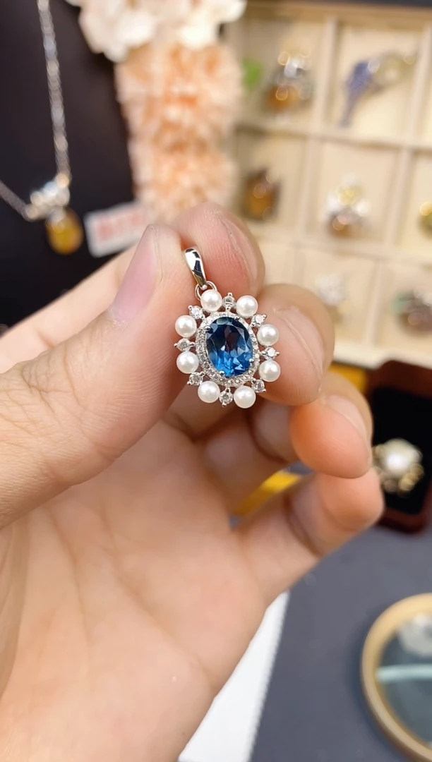 【闪购商品】托帕石吊坠银S925镶嵌带证书