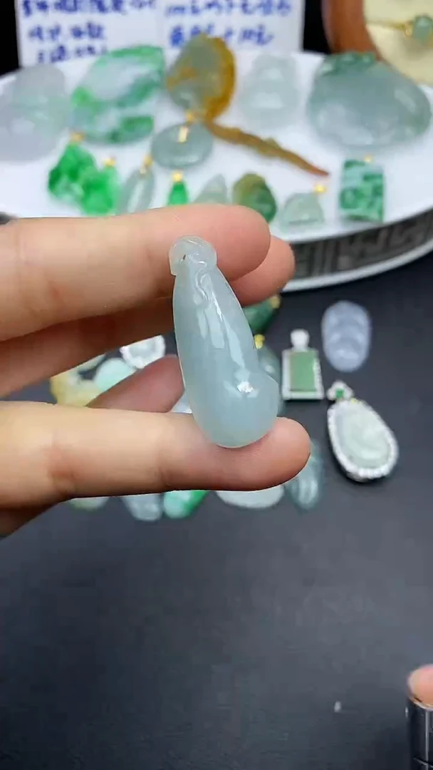 颈饰未镶嵌翡翠吊坠