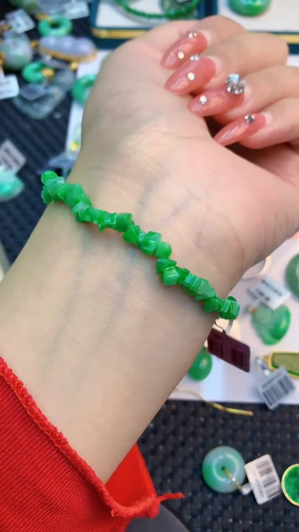 颈饰未镶嵌翡翠1