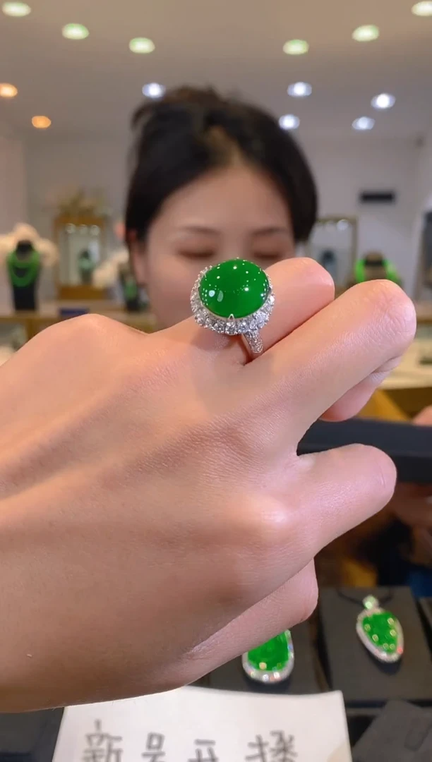 18K金镶嵌戒指翡翠翡翠a货