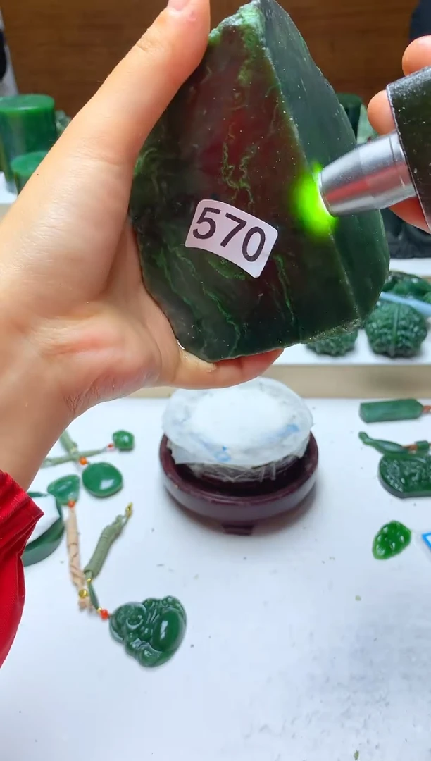 未镶嵌和田玉摆件1