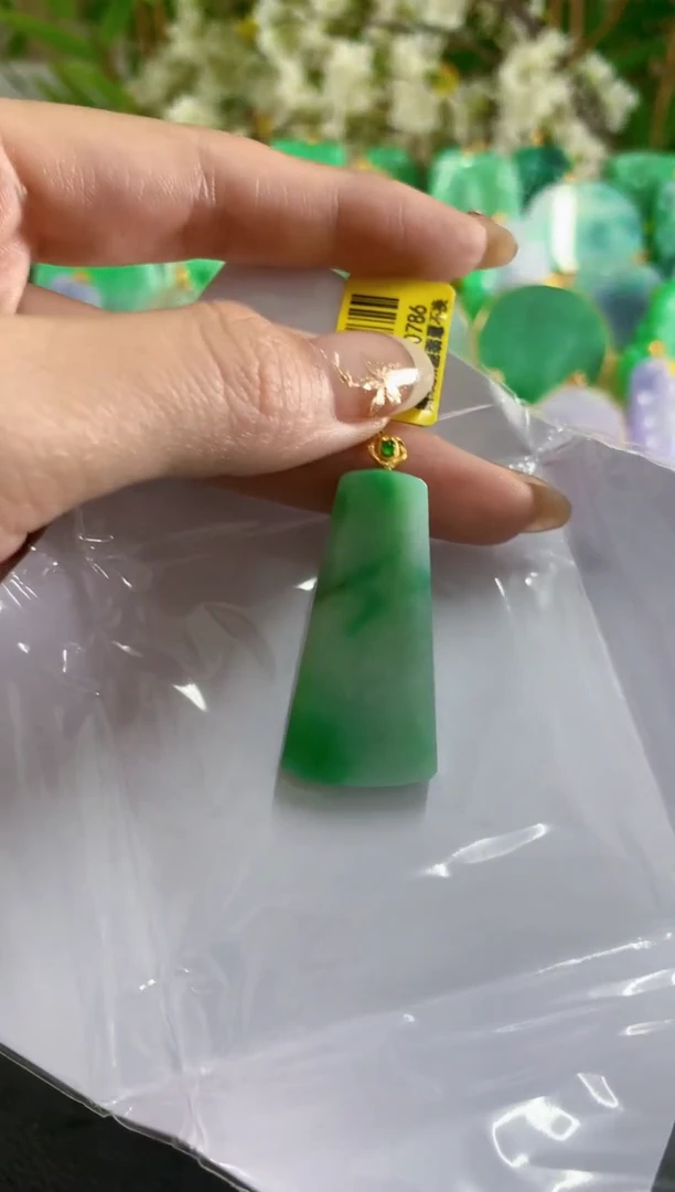 吊坠(不含链)18K金镶嵌翡翠挂件