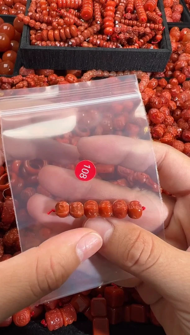 南红玛瑙未镶嵌颈饰1