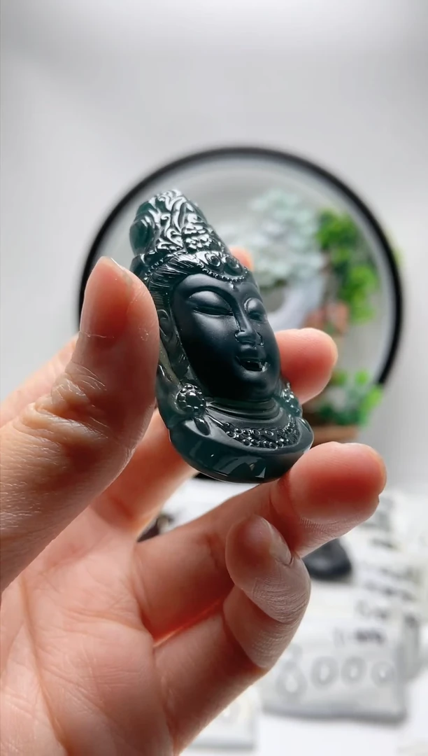翡翠未镶嵌颈饰观音首