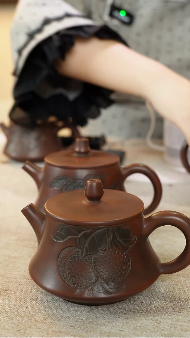 广西钦州坭兴陶荔枝壶