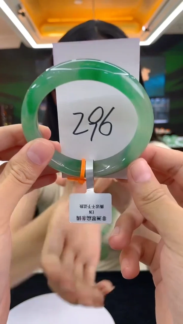 石英质玉手镯未镶嵌飘花手镯