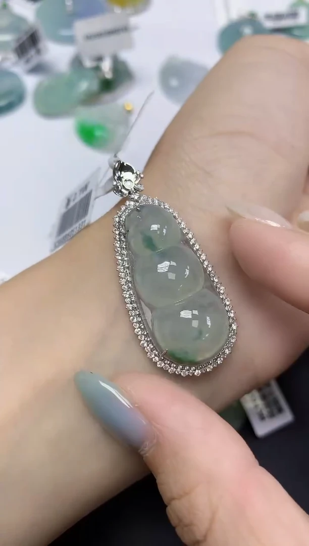 翡翠18K金镶嵌颈饰天然缅甸翡翠A货