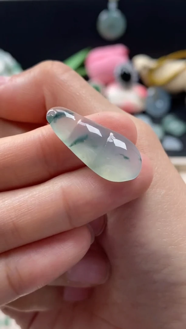 【闪购商品】翡翠颈饰未镶嵌翡翠冰飘花福豆