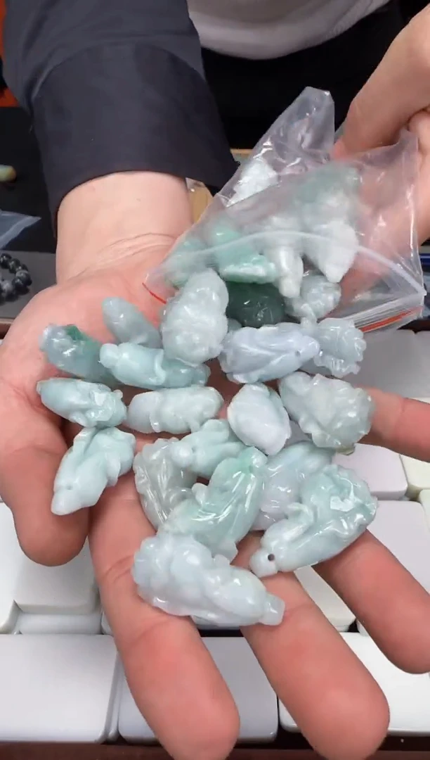 【闪购商品】翡翠挂件未镶嵌拍一发一多样性发货