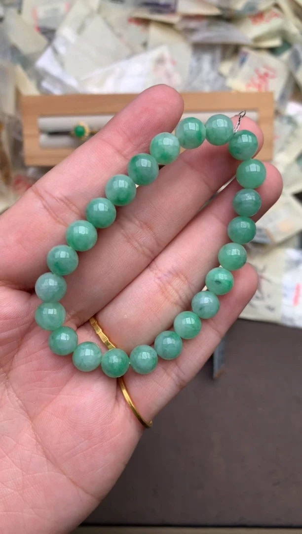 翡翠挂件未镶嵌  —