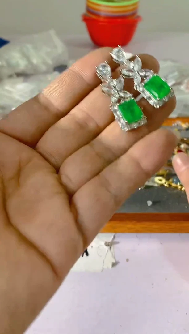 【闪购商品】水晶颈饰银S925镶嵌X259红宝，蓝宝，多样性发一件赠链