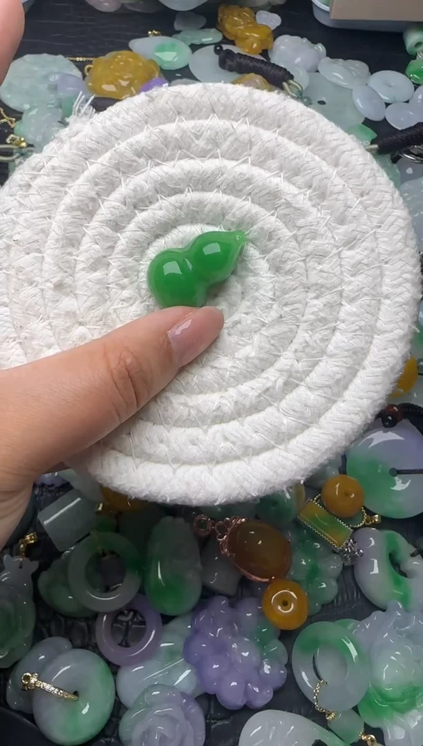 颈饰未镶嵌翡翠缅甸翡翠吊坠
