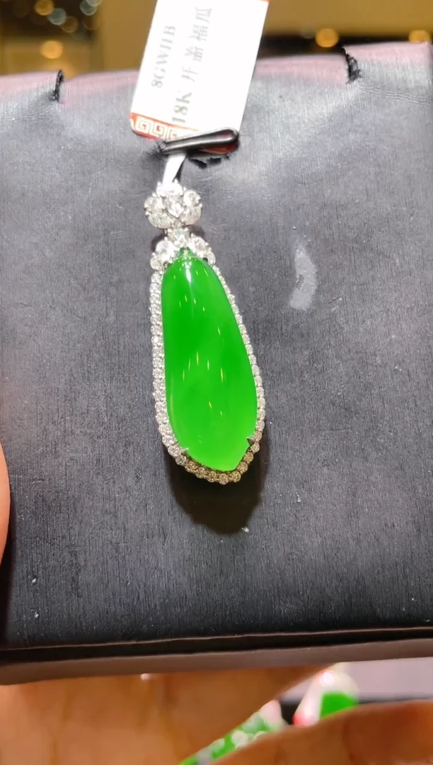 【闪购商品】翡翠吊坠(赠链)18K金镶嵌A41