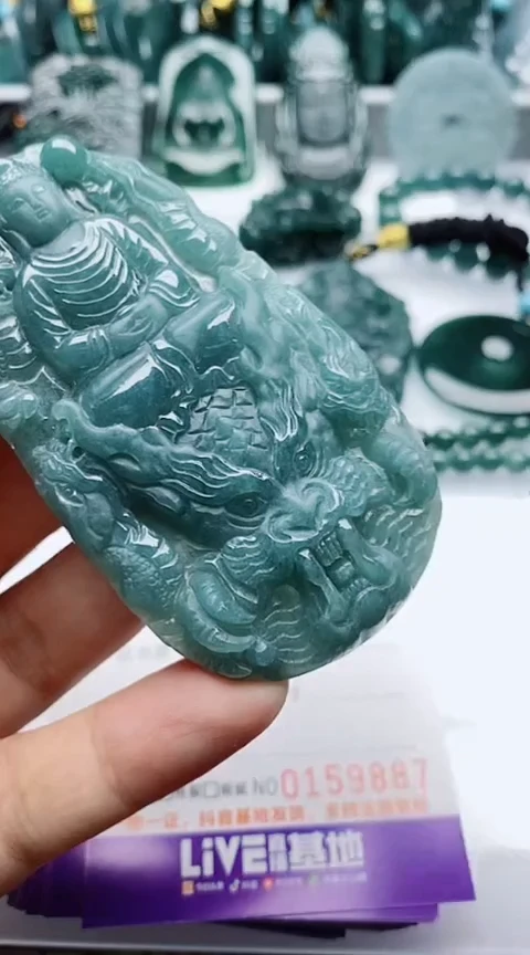 翡翠未镶嵌颈饰