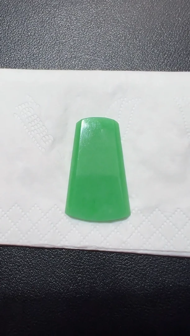 定制翡翠未镶嵌绿无事牌
