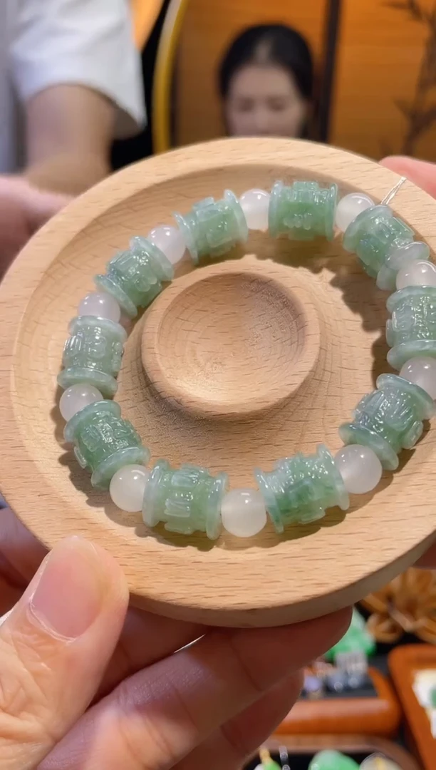 颈饰未镶嵌翡翠手串