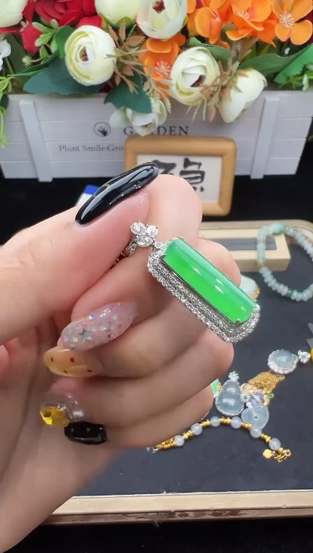 吊坠(不含链)18K金镶嵌翡翠勿拍