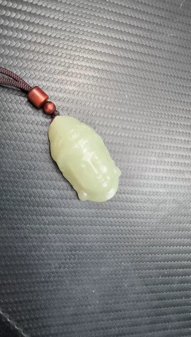 吊坠(不含链)未镶嵌和田玉且末近矿微色差吊坠