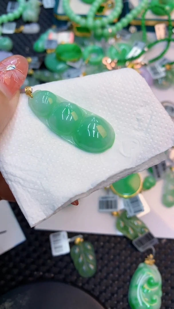 颈饰18K金镶嵌翡翠1