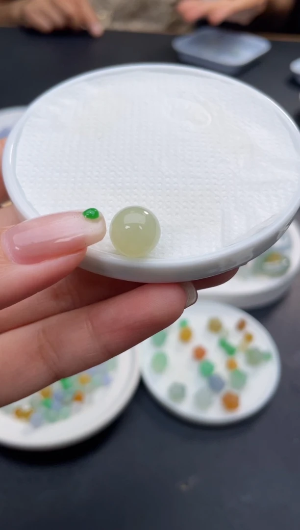 未镶嵌定制翡翠人**醒啊啊A266
