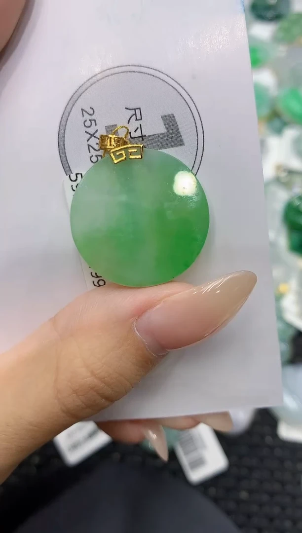 颈饰18K金镶嵌翡翠111111111111