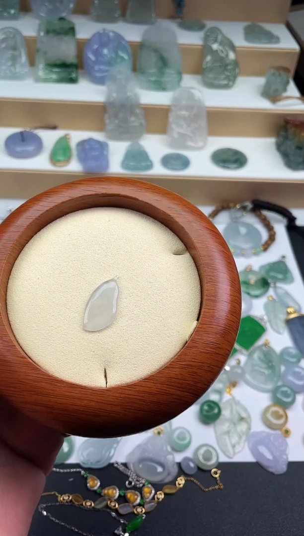 翡翠未镶嵌颈饰翡翠挂件