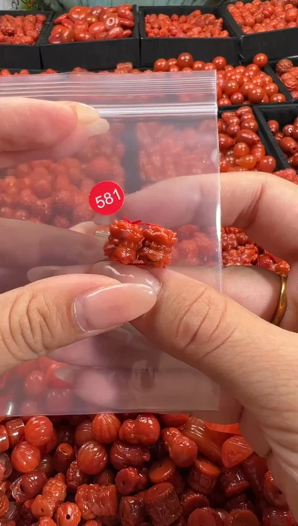 颈饰未镶嵌南红玛瑙1