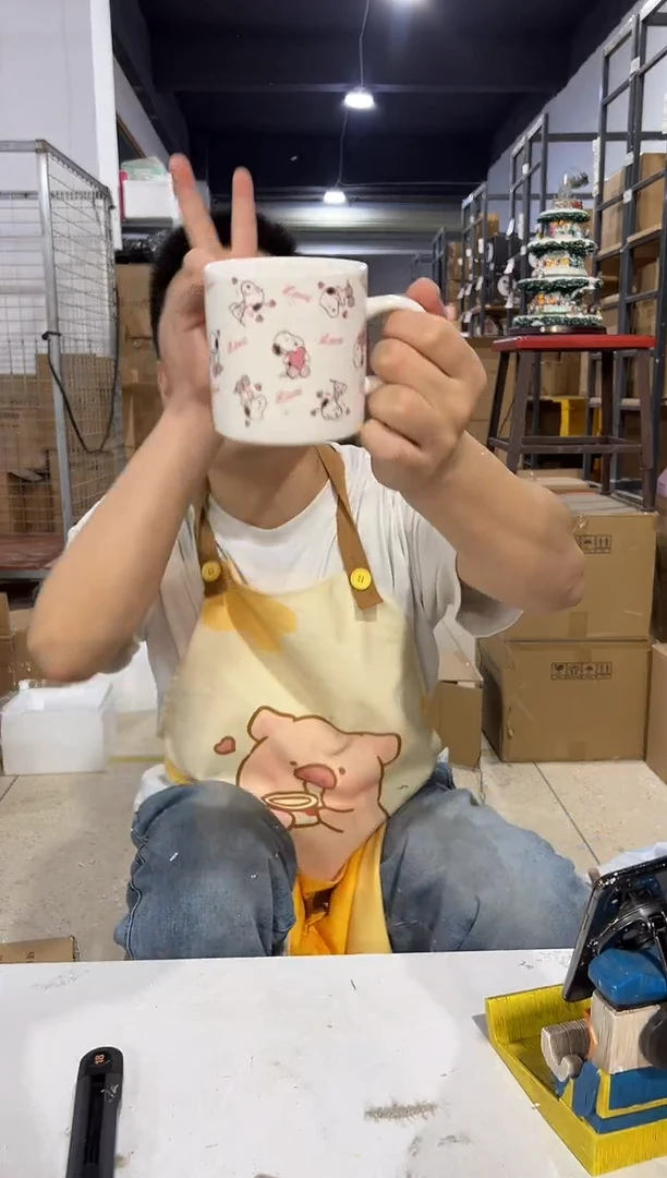 瓷片粉色史努比爱心满印镂空咖啡杯