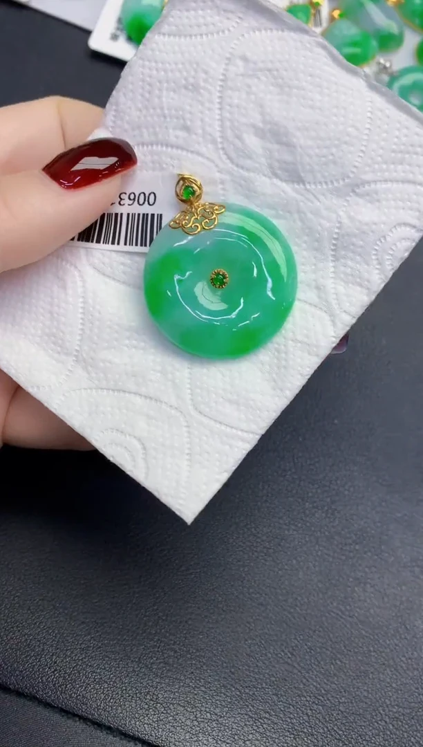 颈饰18K金镶嵌翡翠缅甸天然翡翠A货