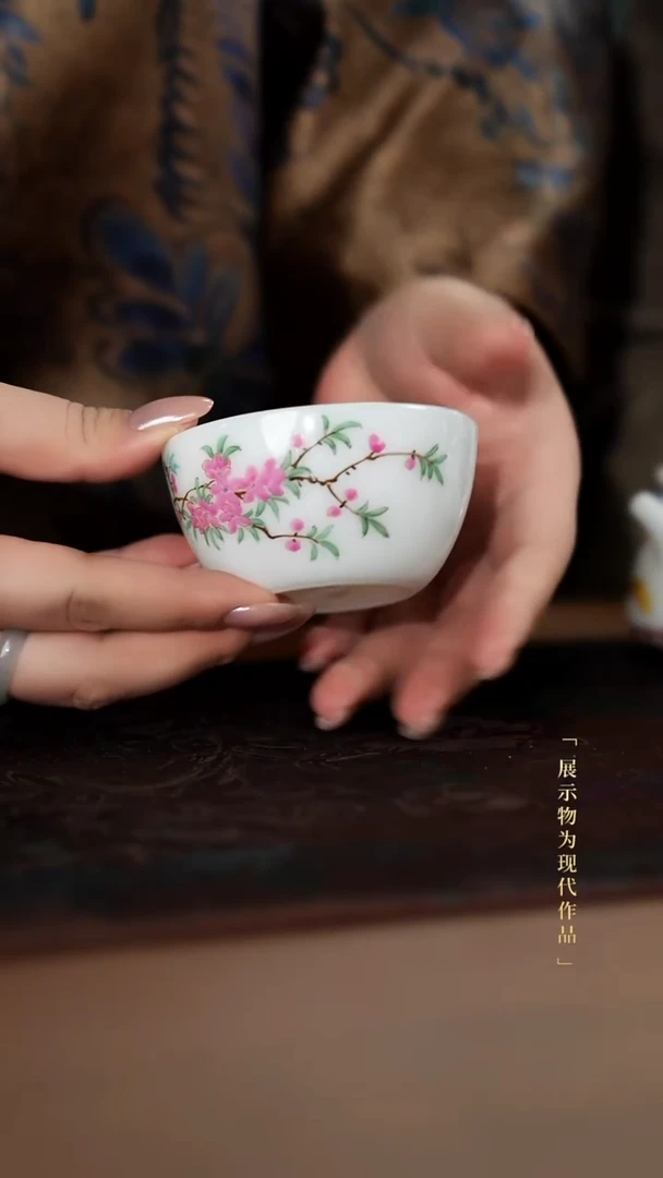 卧足杯