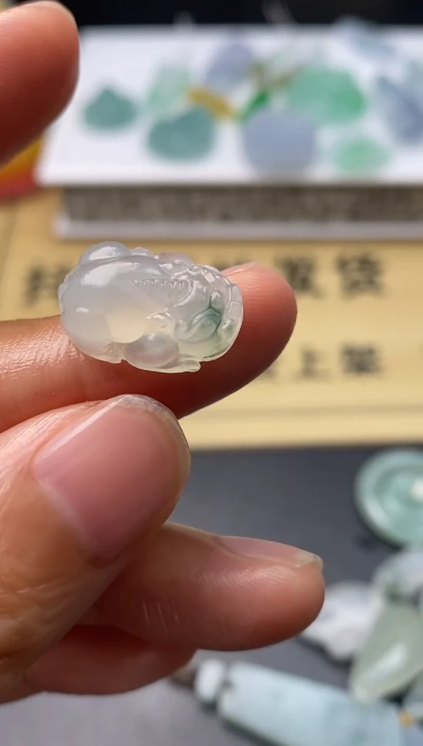 定制翡翠未镶嵌翡翠毛货多样性发其一