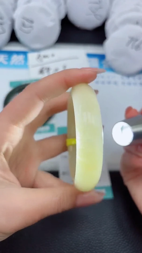 【闪购商品】石英质玉手镯未镶嵌231